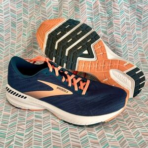 Brooks Ravenna guide rails athletic shoes Women's size 10